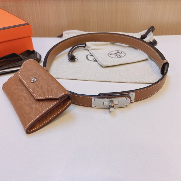 Ceinture Hermès Kelly – Élégance et savoir-faire artisanal
