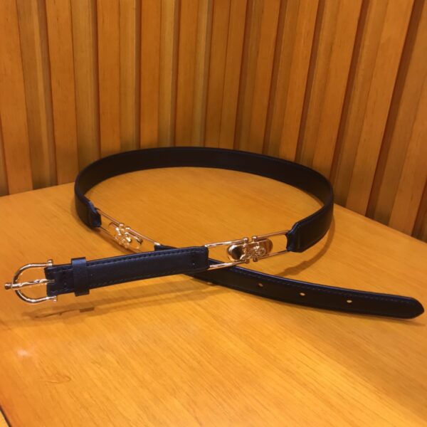 Élégance minimaliste: Ceinture Celine 1.5 cm