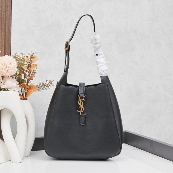 YSL Shoulder Bag: Élégance Polyvalente