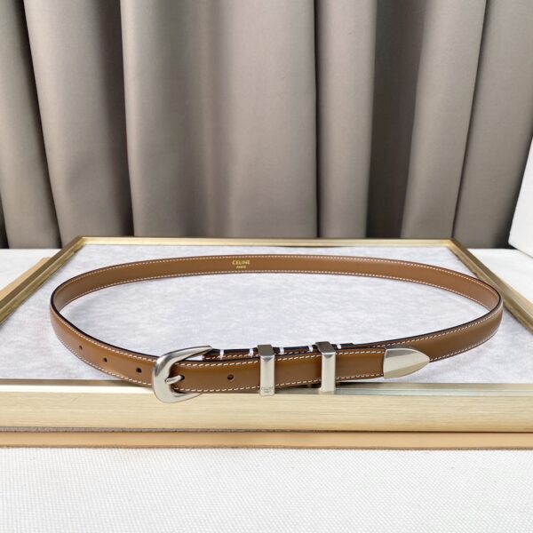 Raffinement absolu: Ceinture Celine en cuir de veau