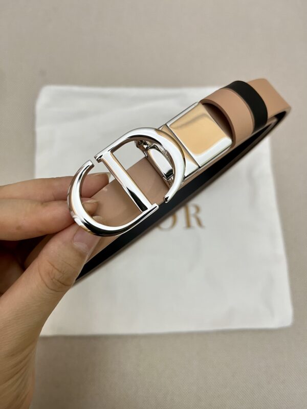 Ceinture Dior Saddle en cuir de veau avec boucle CD