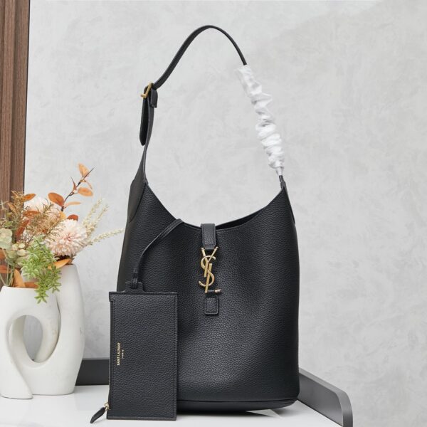 Élégance moderne: le sac Hobo Soft