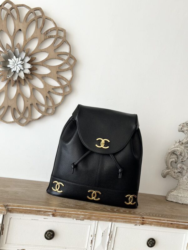 Chanel Vintage Double C – Rareté & Élégance