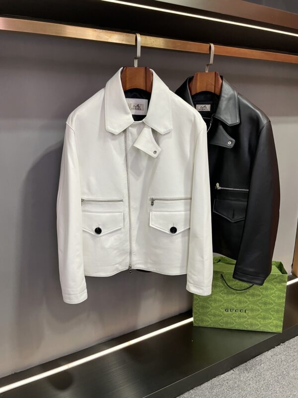 Blouson en Cuir d’Agneau Hermès 2024 – Élégance et Savoir-Faire Intemporel