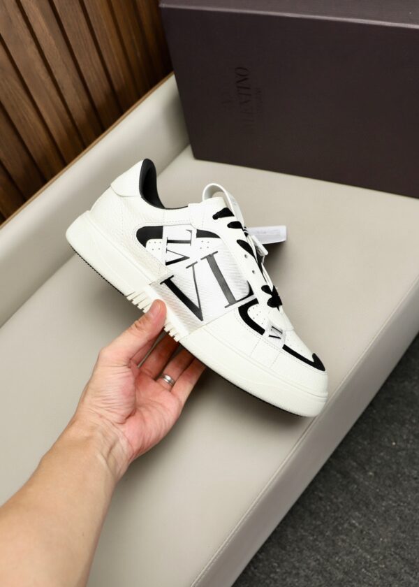 Valentino – Sneakers VLTN 2022, design emblématique et qualité premium