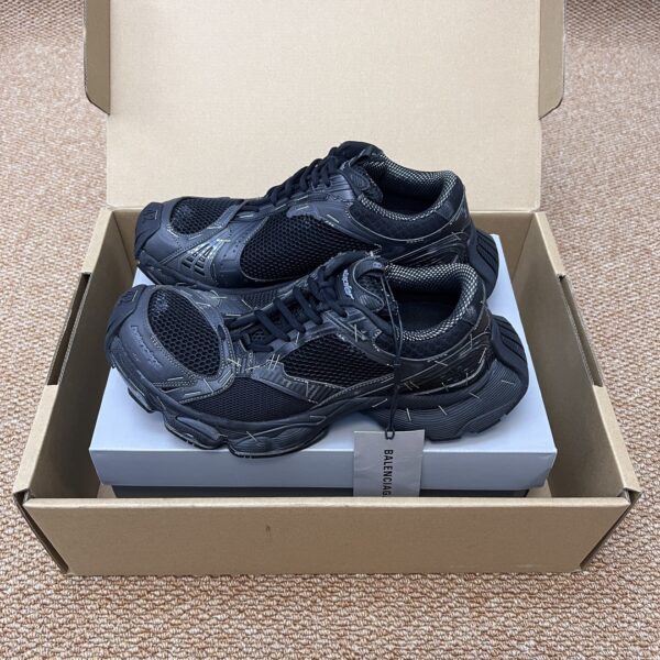 Balenciaga 14ᵉ Génération – Sneakers “Stapler” au design avant-gardiste