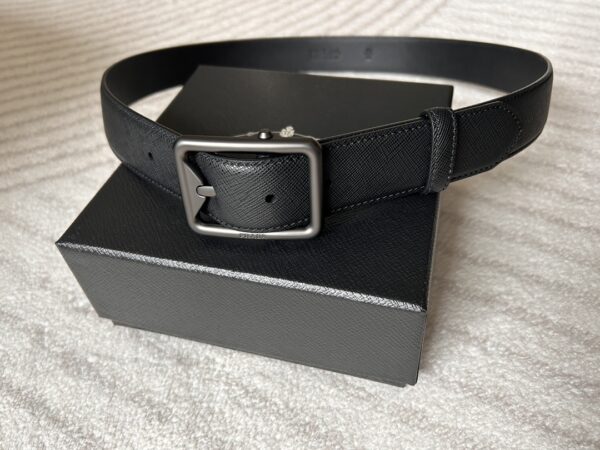 Ceinture Prada 3.5 cm: Élégance pour affaires et loisirs