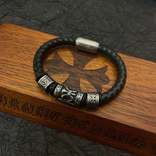 Bracelet Chrome Hearts en cuir et argent: Esprit rock et style intemporel