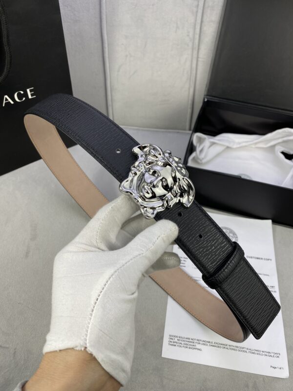 Ceinture Versace en cuir: Élégance et audace avec l’emblème Méduse