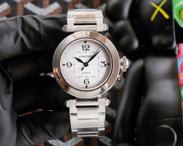 Cartier Pasha: L’audace au poignet!