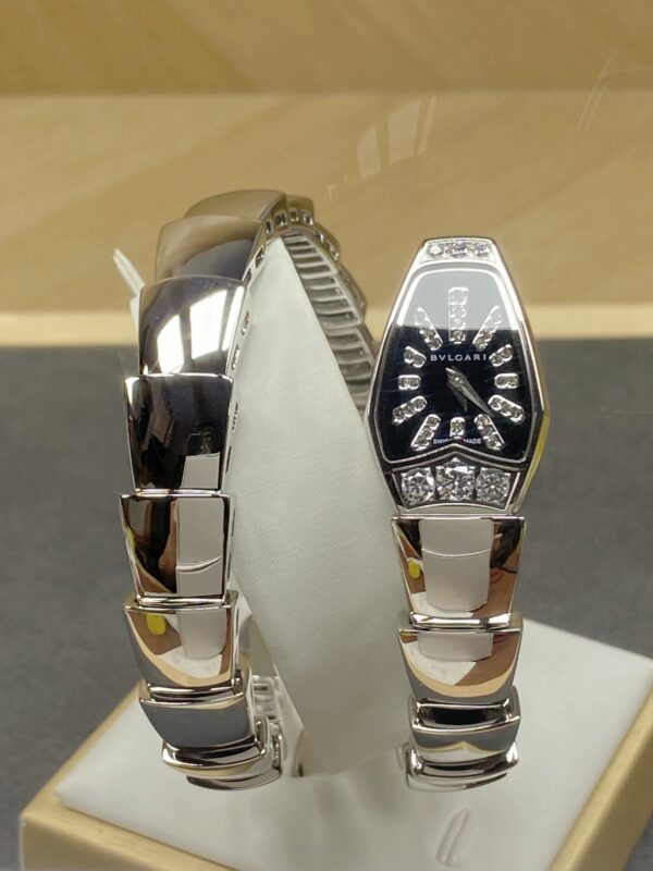 Bvlgari Serpenti en or blanc: L’élégance en double tour