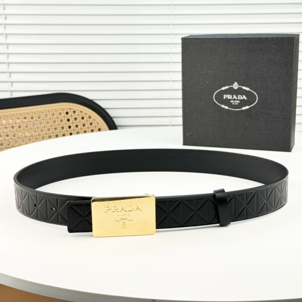 Ceinture Prada 3.5 cm: Luxe intemporel et style affirmé
