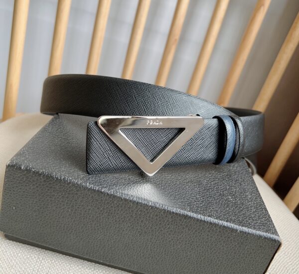 PRADA: L’élégance modulable