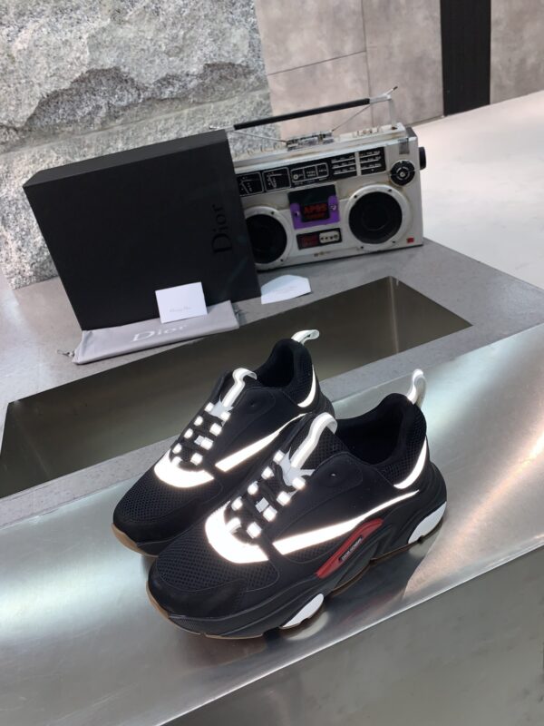 Dior Old Skool “Dad Shoes”: L’Élégance Réinventée en Version Couple