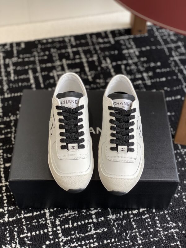 Baskets CHANEL “Panda” 2025: L’Incontournable Tendance du Printemps-Été