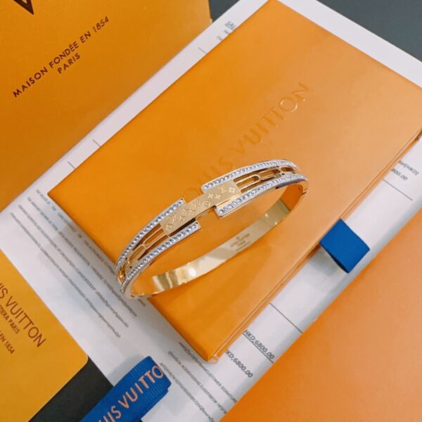 Bracelet Louis Vuitton Acier – Design Unisexe 2024, Style Couple & Streetwear Chic