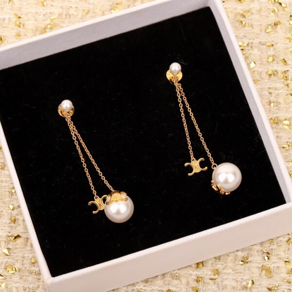 Boucles d’Oreilles Double Chaîne – Charme Vintage & Élégance Minimaliste