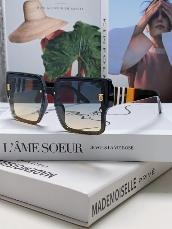 Burberry 2024 – Lunettes de Soleil Femme Grand Format