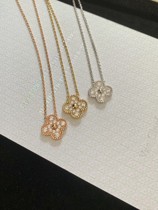 Lumière Pure – Collier Trèfle Van Cleef & Arpels