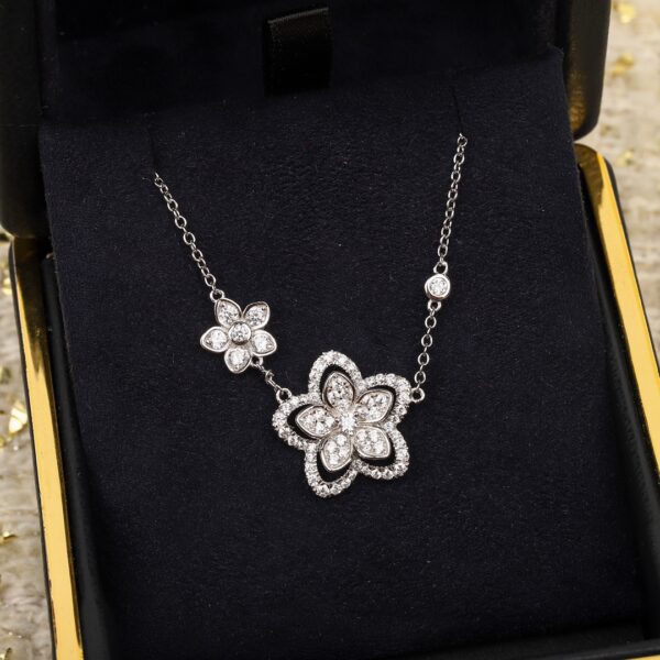 Collier Wild Flower – Éclat Floral en Argent & Diamants