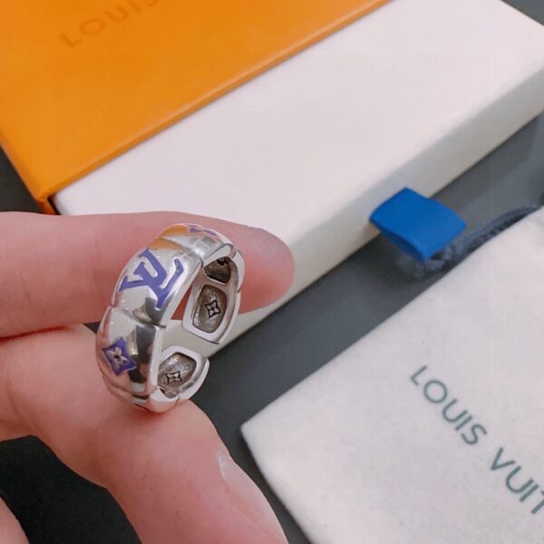 Bague LV Argent Vieilli – Icône Punk & Chic
