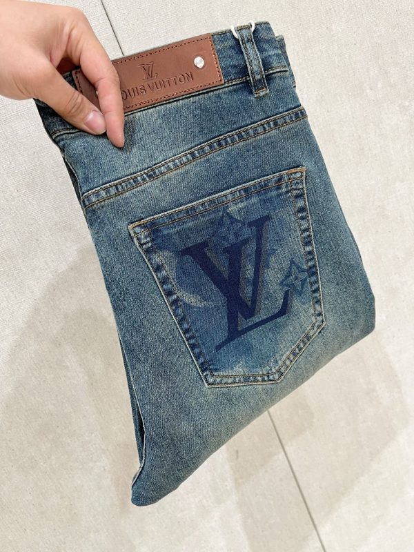 1V Denim 2025 – L’Art du Lavage Parfait