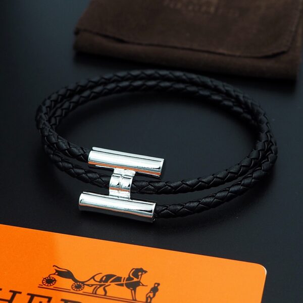 Hermès Double Tour – L’élégance en cuir noir