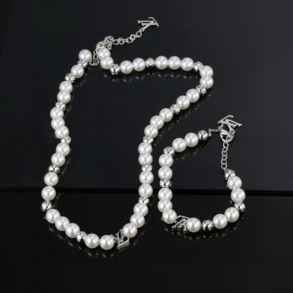 Éclat Classique – Perles by Louis Vuitton