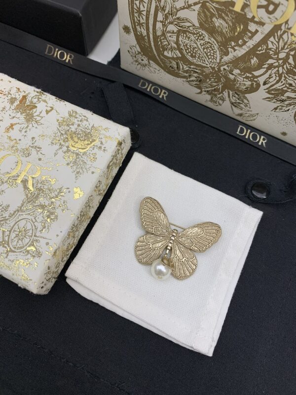 Broche GUCCI – Modèle Iconique Réédité, Style Audacieux et Glamour