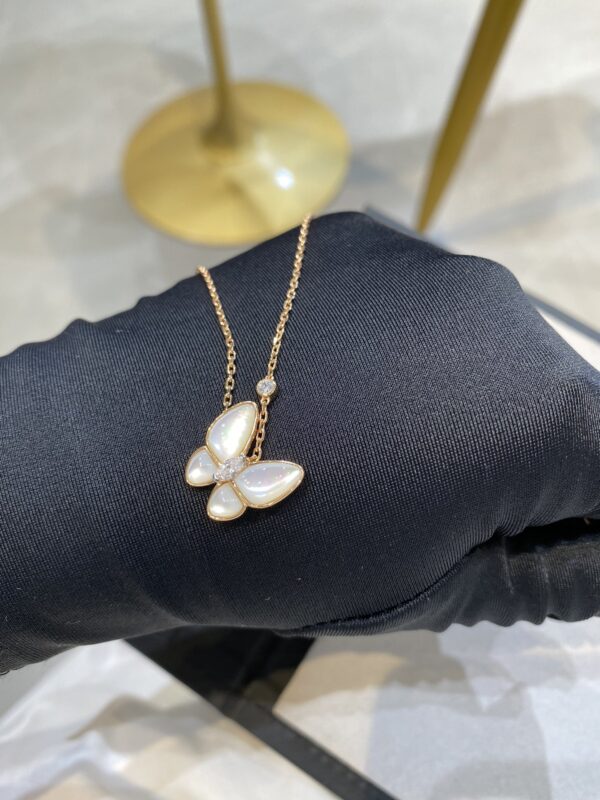 Papillon en Nacre Blanche – Van Cleef & Arpels