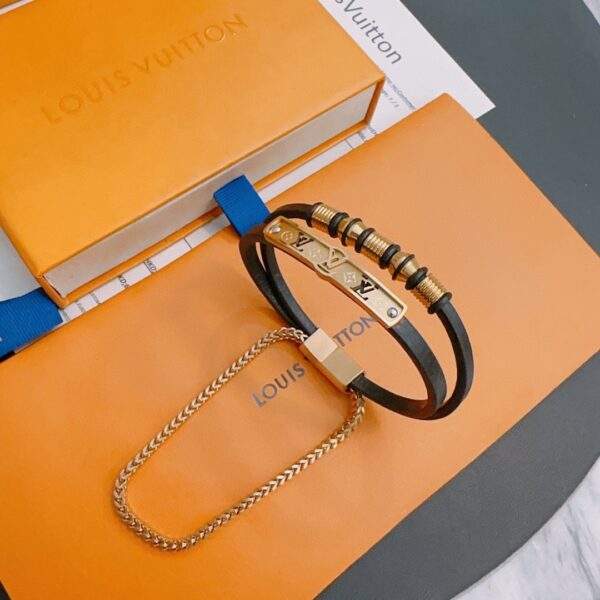 Bracelet Louis Vuitton Cuir Rétro Punk Unisexe — Édition 2024 Officielle, Look Rock & Chic