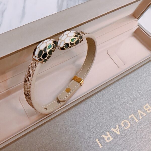 Bracelet Bvlgari cuir – L’icône vintage et tendance