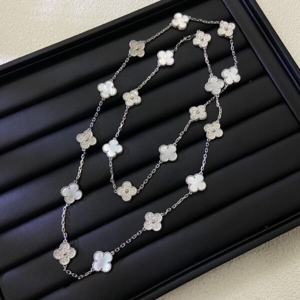 Collier Vingt Fleurs Dorées & Nacre – Van Cleef & Arpels