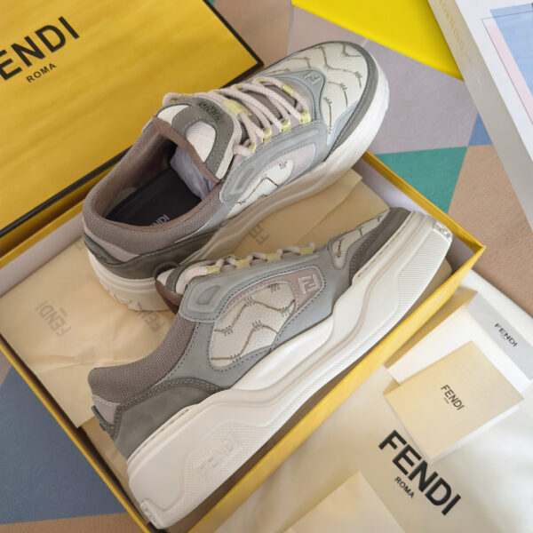 Sneakers FENDI Force Series – cuir grainé avec semelle épaisse et détails FF