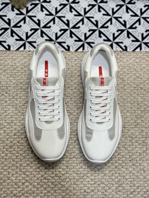 Baskets PRADA Homme en Cuir Verni et Maille Technique