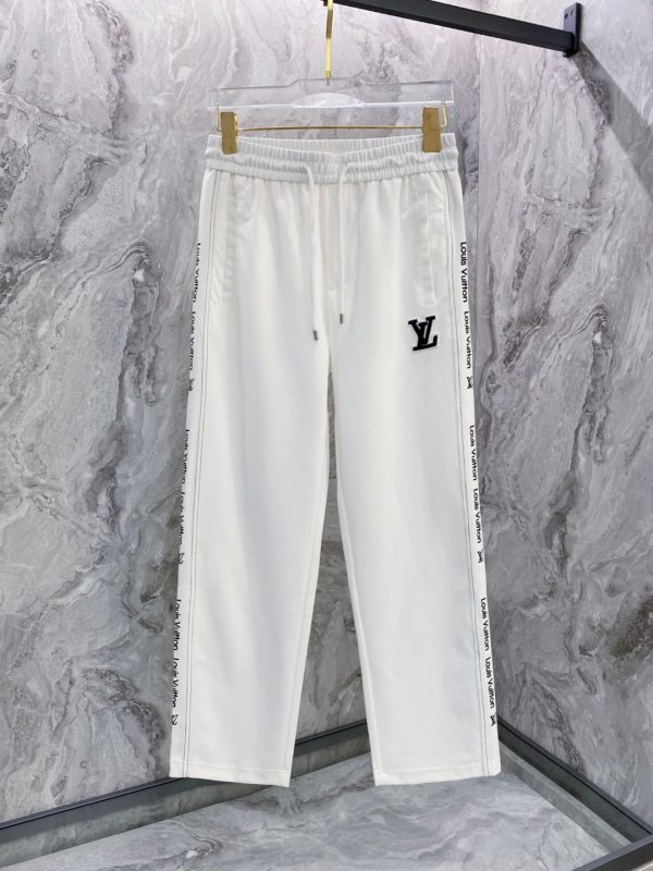 Élégance Aérienne – Le Pantalon Signature