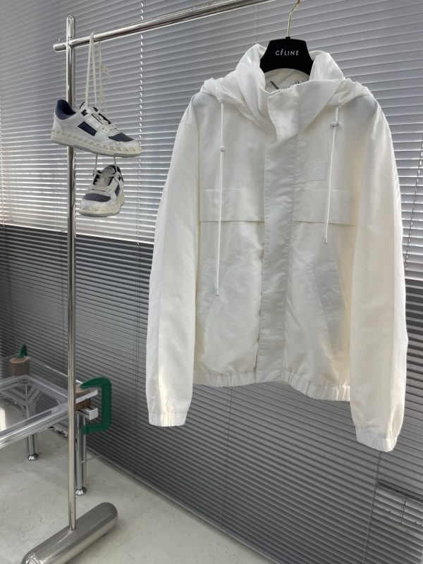 Veste Coupe-Vent Loewe – Minimalisme Haute Version