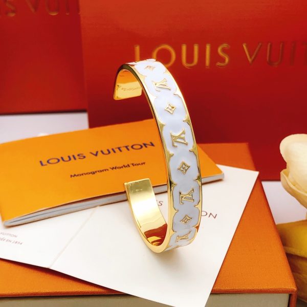 Bracelet LV Blanc – Pureté & Prestige