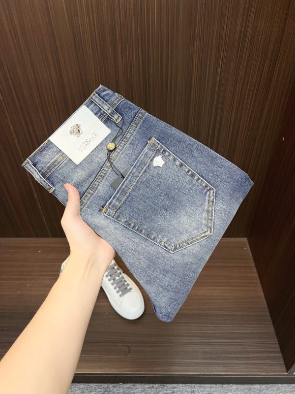 Jean Versace 2025 – Couture Iconique