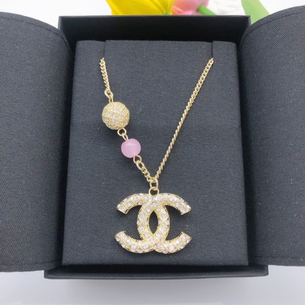 Collier CHANEL – Perle Rose , Double C Éclatant
