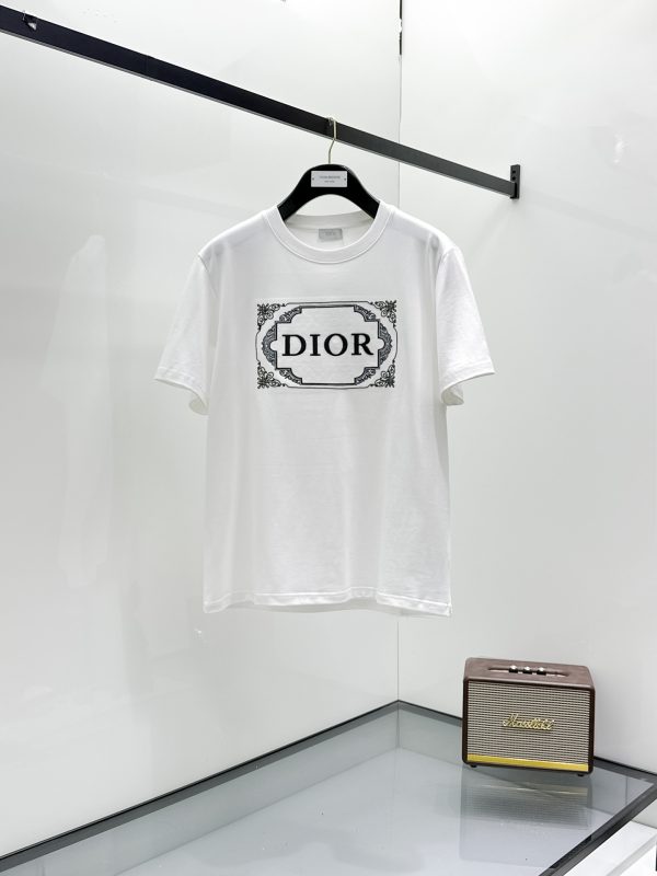 T-shirt Dior Duo – L’Essence du Style Été 2025