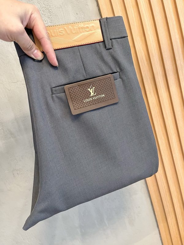Pantalon Louis Vuitton PE2025 – Élégance Tailleur Décontractée