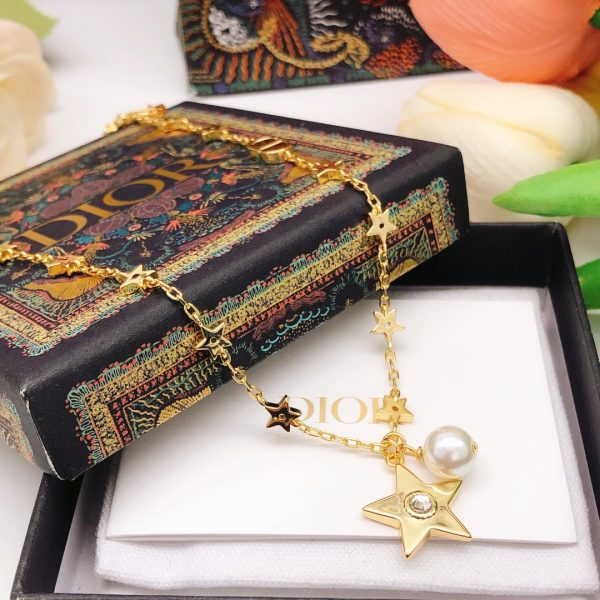 Collier Étoile Dior – Brillance Céleste