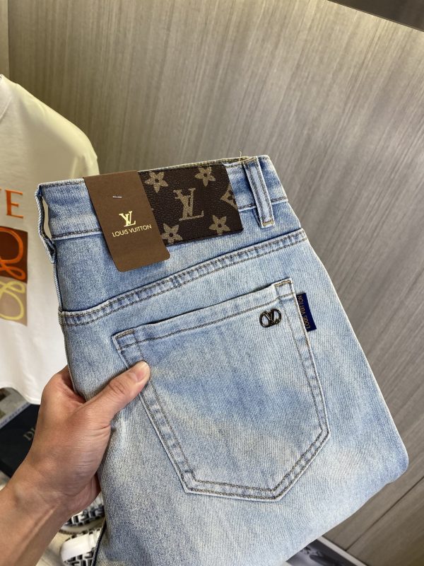 Denim Prestige – Louis Vuitton 2025