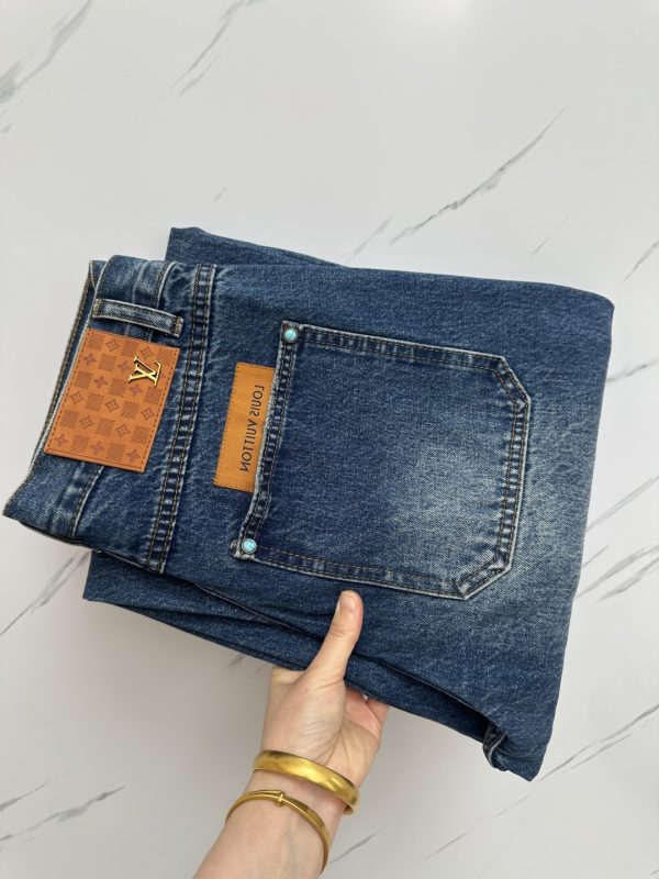 Jean Couture – Élégance Audacieuse & Finitions Signature