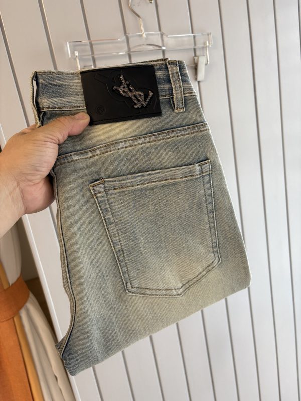 Jean Prestige 005 – Broderie Signature & Finitions Haute Couture