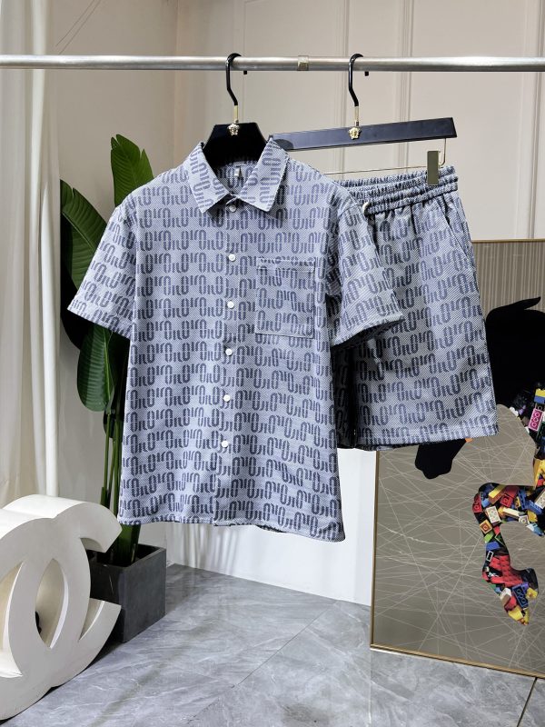 Ensemble Miu Miu Printemps 2025 – Chic Urbain Année du Serpent