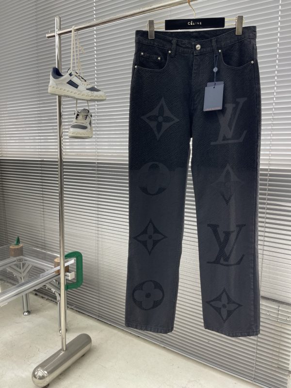 Jean LV Dégradé Monogram – L’Art du Denim Réinventé