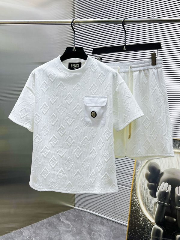 Ensemble FENDI – L’Art du Casual Chic 2025