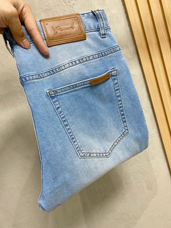 Jean Denim d’Exception par LV – Édition Homme
